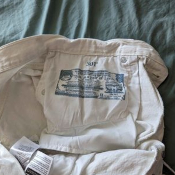 Levi's Embroidered shorts - Picture 3 of 4